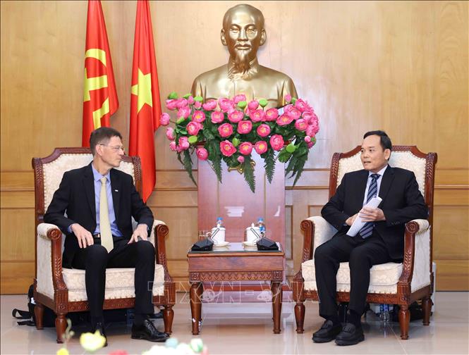 Trưởng Ban Chính sách, chiến lược Trung ương Trần Lưu Quang tiếp Chủ tịch AES Việt Nam